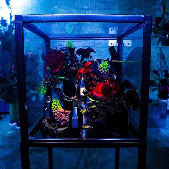 Viktor&Rolf Flowerbomb Midnight immersive installation for BLACK by Matte