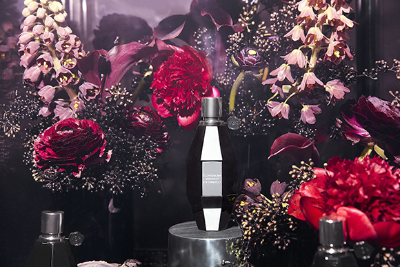 Viktor&Rolf Flowerbomb Midnight immersive installation for BLACK by Matte