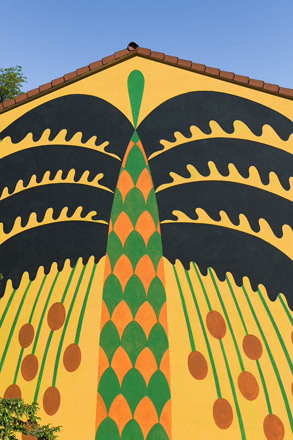 “Palmen Am Rhein”: Agostino Iacurci’s larger than life palm tree in Ludwigshafen.