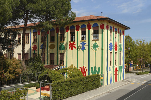 “Disegno d’esame”: Agostino Iacurci’s elementary school mural in Romagna, Italy