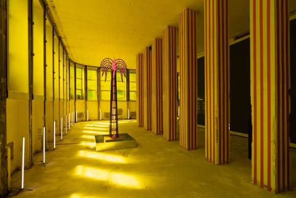 “Dry Days, Tropical Nights”: Agostino Iacurci’s immersive exhibition unveiled in Milan
