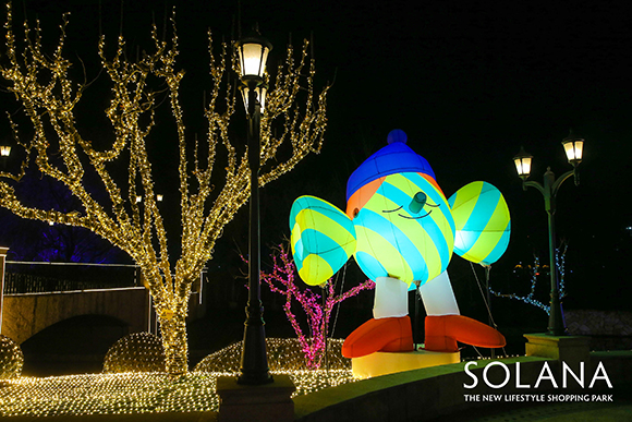 Miguel Angel Camprubi’s characters light up the night for SOLANA Light Festival!