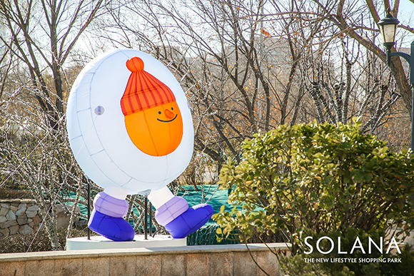 Miguel Angel Camprubi’s characters light up the night for SOLANA Light Festival!